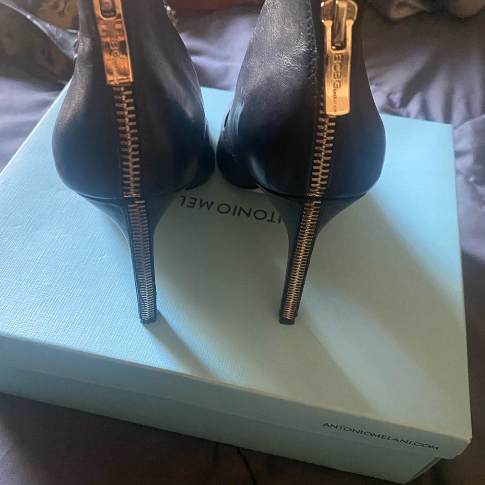 BCBGeneration Black Pointed Leather Pumps - Picture 5 of 6